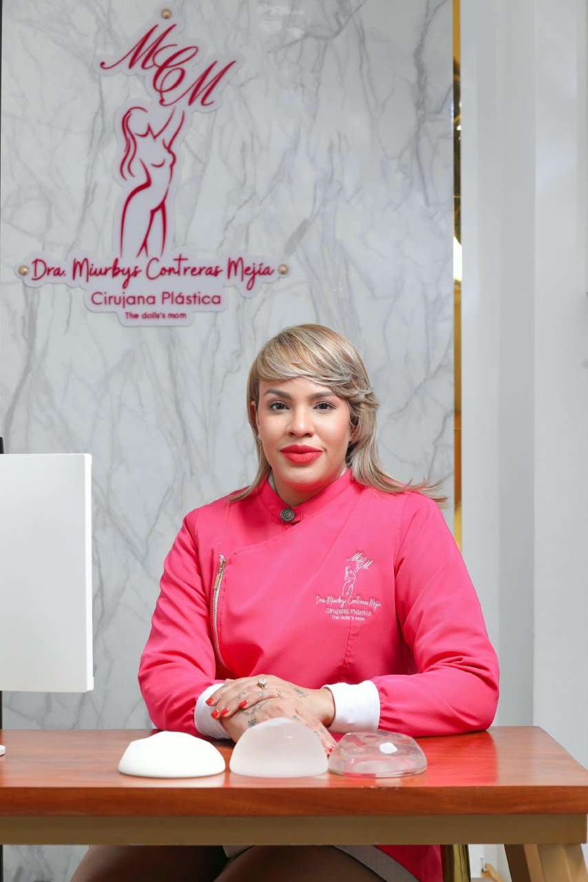 Dra. Miurbys Contreras en consulta